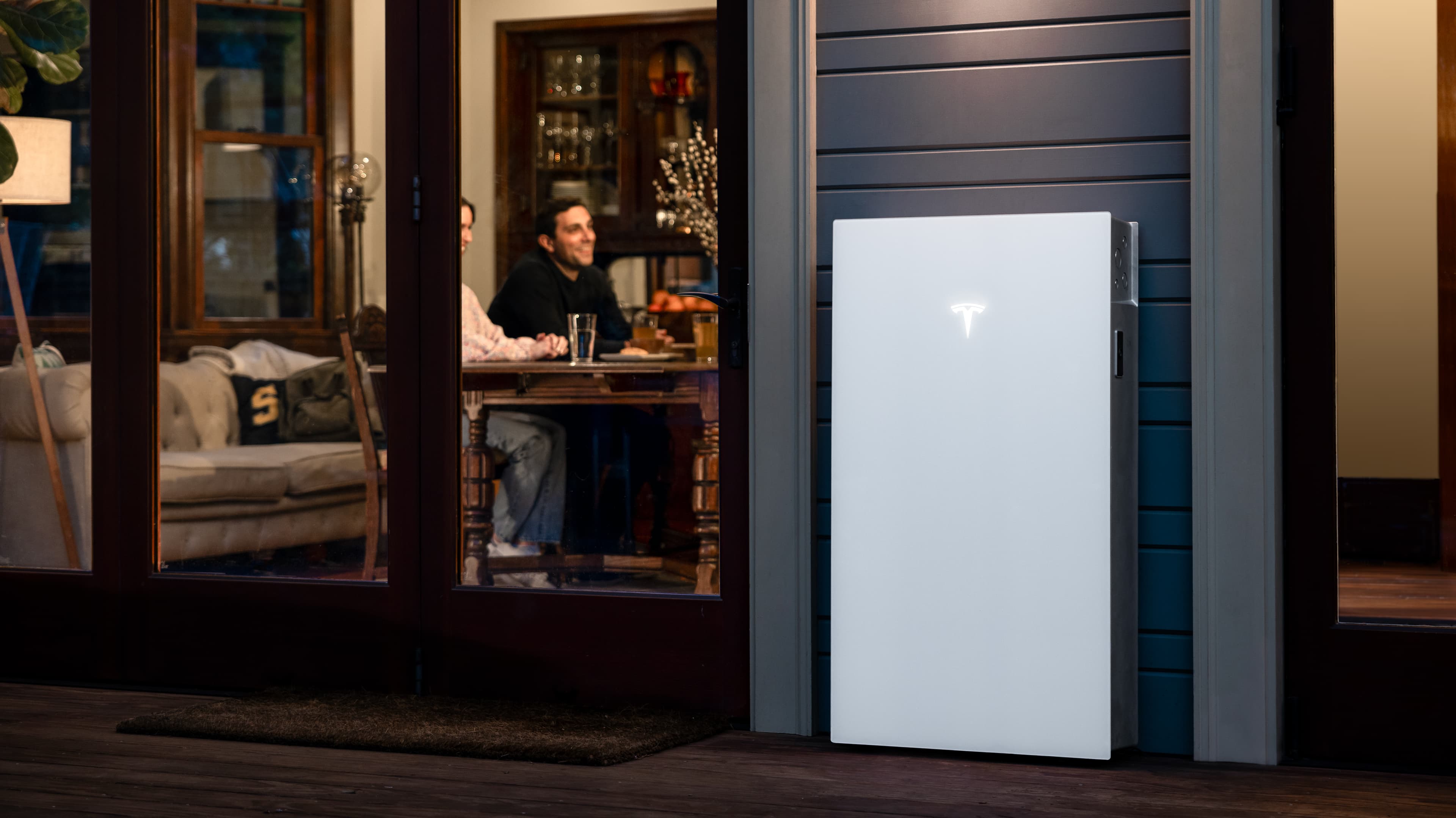 Bateria Tesla Powerwall 3 - sistema de armazenamento de energia de parede moderno com design branco